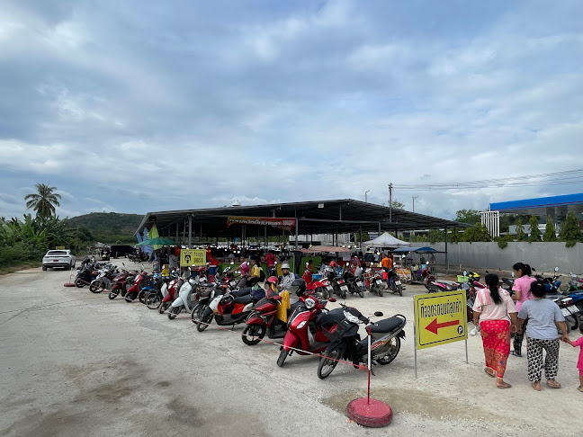 Opinii despre ตลาดนัดปั้มบางลา în อำเภอถลาง - การบริการอาหารและที่พัก