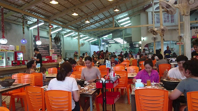 บ้านปิ้งย่าง ภูเก็ต - การบริการอาหารและที่พัก