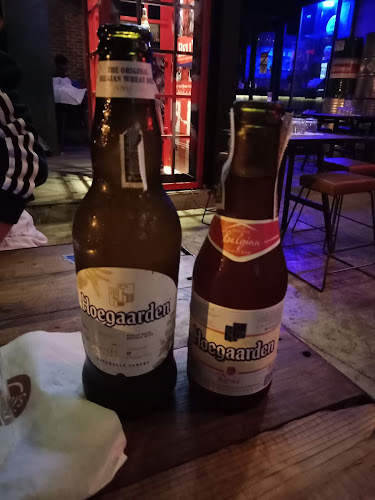 Boytoys - การบริการอาหารและที่พัก