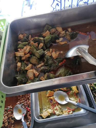 ต้นสนอาหารเจ นครปฐม - การบริการอาหารและที่พัก