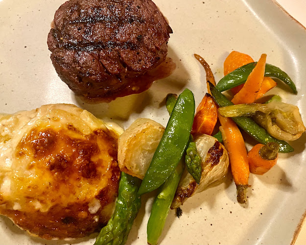 Cafe des Amis - การบริการอาหารและที่พัก