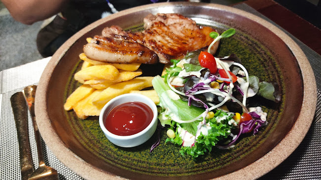 306 ถ. นริศร ตำบลตลาดใหญ่ อำเภอเมืองภูเก็ต ภูเก็ต 83000