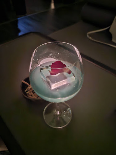 Fomo Barr - การบริการอาหารและที่พัก