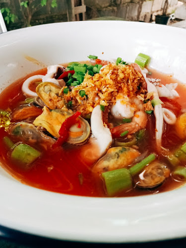 ก๋วยเตี๋ยวภูไท - การบริการอาหารและที่พัก