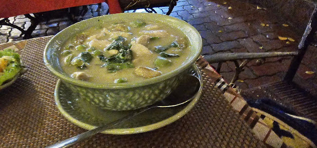 เรือนไทย พัทยา - การบริการอาหารและที่พัก