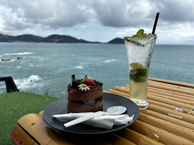 คาเฟ่ ภูเก็ต วิวพอยท์ - การบริการอาหารและที่พัก