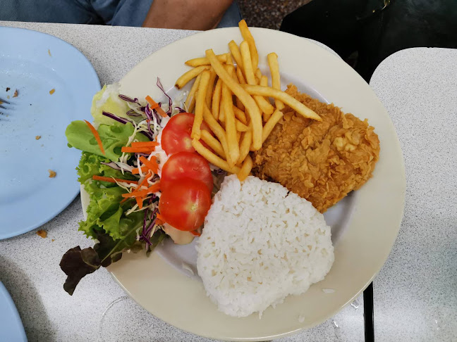 ไก่ก๊อบกอบ - การบริการอาหารและที่พัก