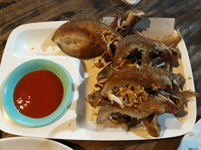 ร้านอาหารเฟื่องฟ้าปลาแม่น้ำ - การบริการอาหารและที่พัก