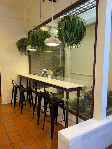 367, 76 ถ. เยาวราช ตำบลตลาดใหญ่ อำเภอเมืองภูเก็ต ภูเก็ต 83000