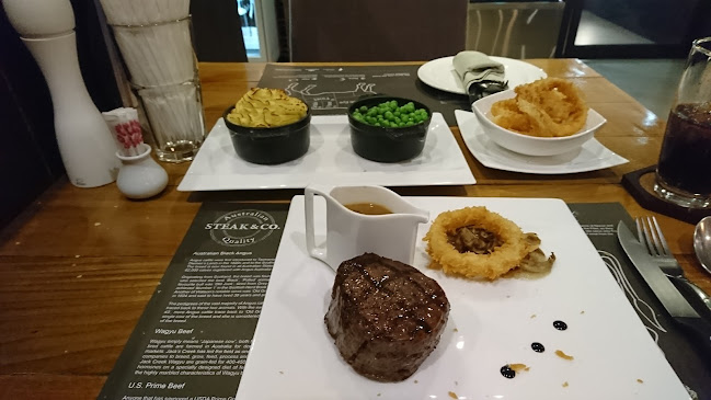 Steak & Co. Pattaya - การบริการอาหารและที่พัก