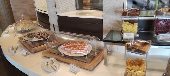 Dusit Club The Peak - การบริการอาหารและที่พัก