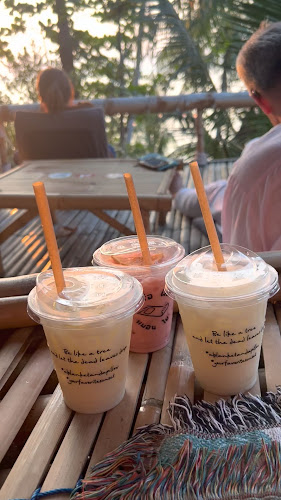 เสื่อผืน หมอนใบ - การบริการอาหารและที่พัก