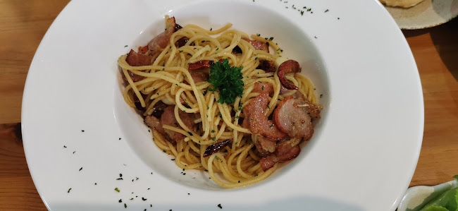 COFFEE I NEED U CAFE' - การบริการอาหารและที่พัก