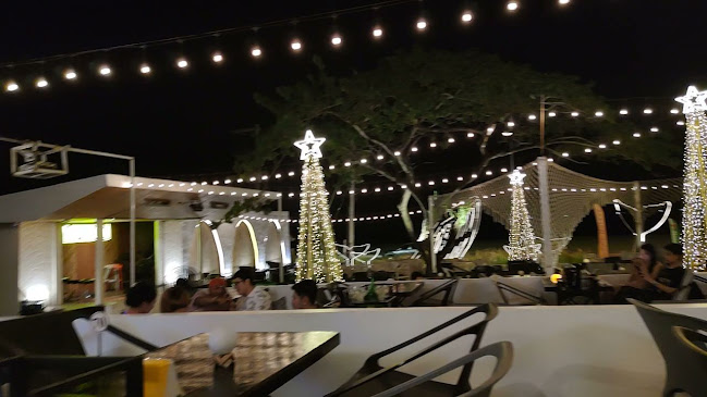 Sense of the sea - การบริการอาหารและที่พัก