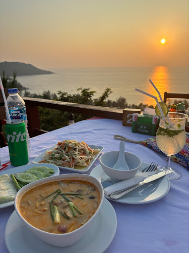 Opinii despre ร้านอาหารบ้านชมวิว în อำเภอเมืองภูเก็ต - การบริการอาหารและที่พัก