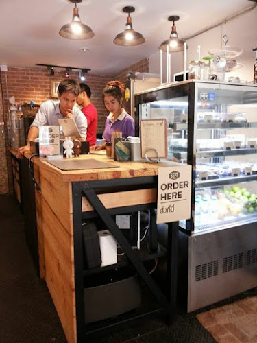 Alinda CAFE' - การบริการอาหารและที่พัก