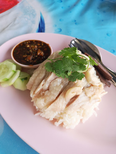 เหน่ง รสเยี่ยม - การบริการอาหารและที่พัก