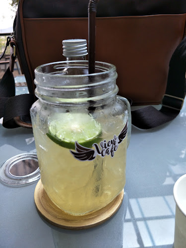 Phuket View Cafe - การบริการอาหารและที่พัก