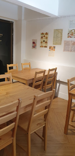 CHARLOTTE DOUGHNUTS Warehouse - การบริการอาหารและที่พัก