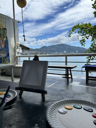 Opinii despre Sea Scape House Cafe' & Art în อำเภอกะทู้ - การบริการอาหารและที่พัก