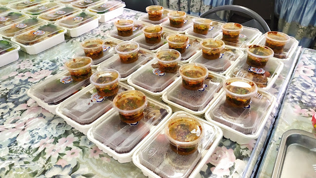 ร้านเจ๊หวี่ไก่ทอดตะไคร้ ของอร่อยเมืองนครสวรรค์ ประตู 11 - การบริการอาหารและที่พัก