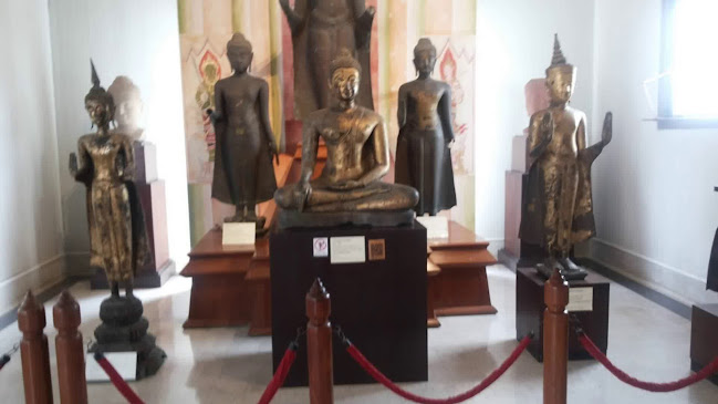 ตลาดนัดเรือบิน - การบริการอาหารและที่พัก