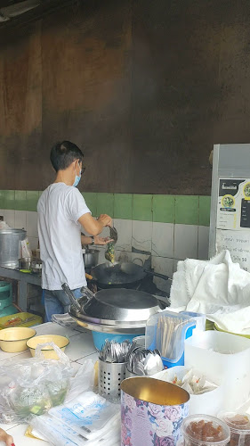 ติ๋ม ราดหน้าไก่ไทย คะน้ากรอบ