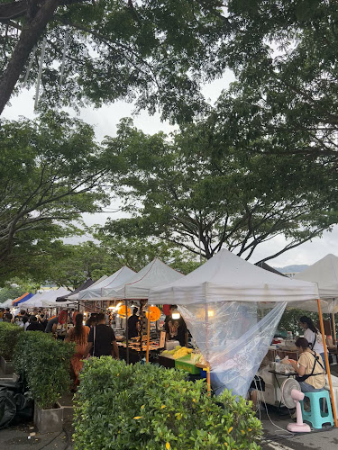 Fun Friday avenue Night market - การบริการอาหารและที่พัก