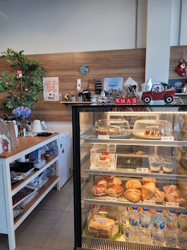 22 73 ถนน หลวงพ่อ ตำบลตลาดใหญ่ อำเภอเมืองภูเก็ต ภูเก็ต 83000