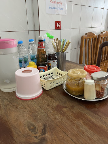 โอชารส ลูกชิ้นเนื้อ - การบริการอาหารและที่พัก