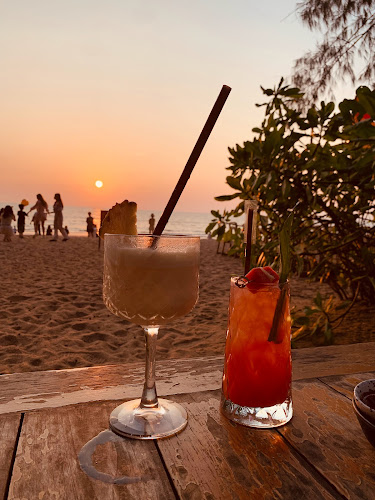 Cave Beach Club - การบริการอาหารและที่พัก