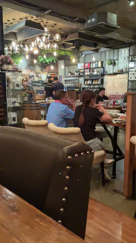 Five Crossing - การบริการอาหารและที่พัก