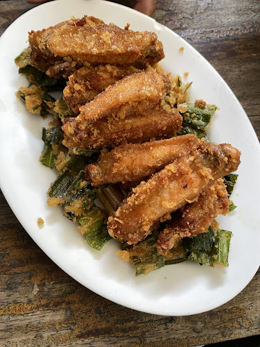 คุณบี ขนมจีนสด - การบริการอาหารและที่พัก