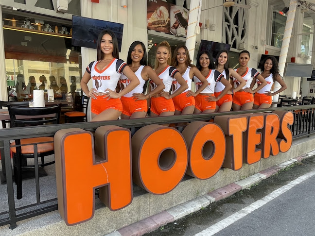Hooters Phuket | American Restaurant & Sports Bar - การบริการอาหารและที่พัก