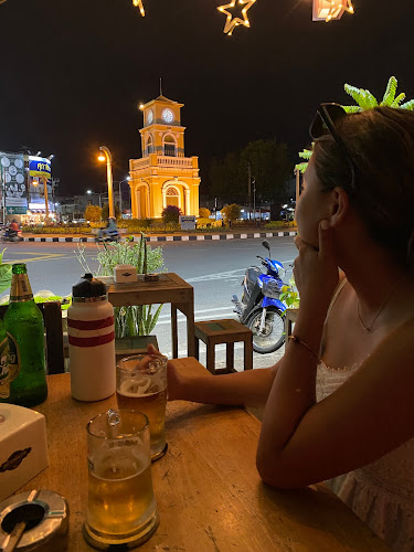 90's BAR - การบริการอาหารและที่พัก