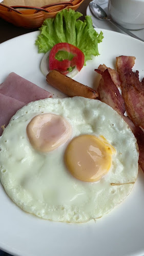 Opinii despre EMILY RESTAURANT în อำเภอบางละมุง - การบริการอาหารและที่พัก