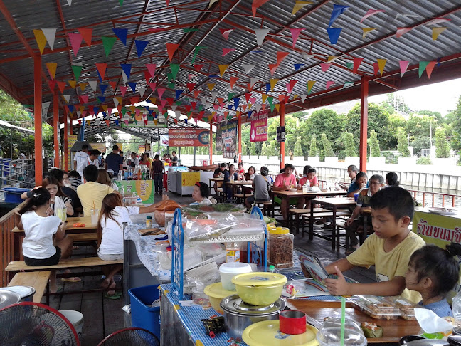 ตลาดน้ำหนองพะอง - การบริการอาหารและที่พัก