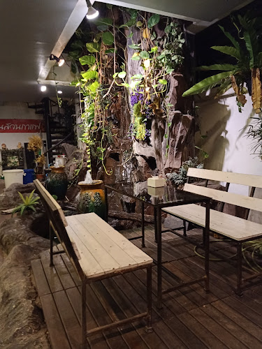 บ้านสวนคาเฟ่ แอนด์ เรสเตอรองส์ - การบริการอาหารและที่พัก