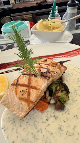 144, 4 Jomtien Beach Road, เมืองพัทยา อำเภอบางละมุง ชลบุรี 20150