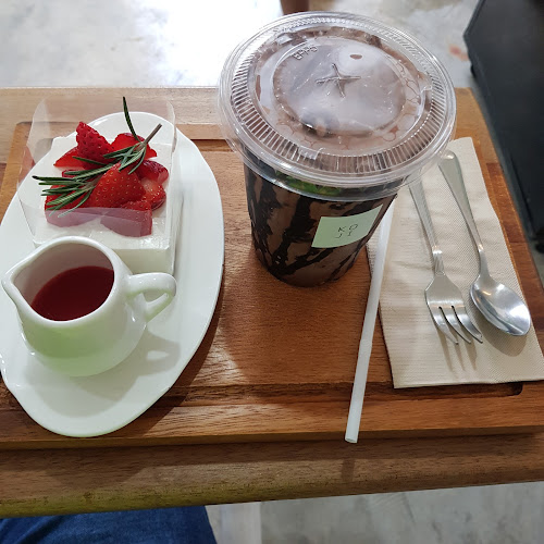 koji cafe&dessert - การบริการอาหารและที่พัก