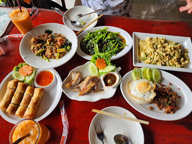 No.6 Restaurant Up The Hill - การบริการอาหารและที่พัก