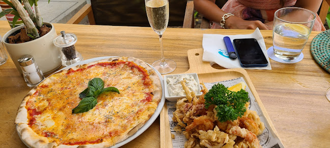 Catch Beach Club - การบริการอาหารและที่พัก