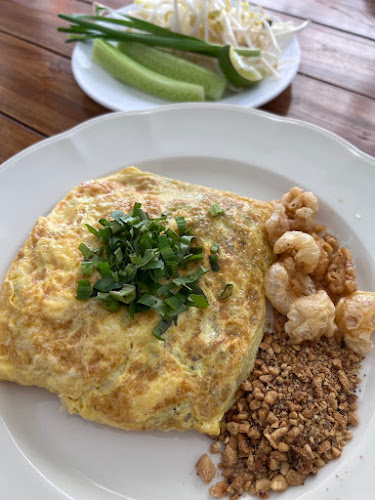 ร้านผัดไทยยายละม่อม - การบริการอาหารและที่พัก