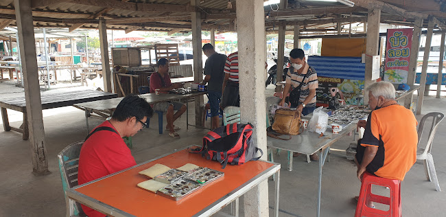 Opinii despre ตลาดนัดสี่แยกตาปาน în อำเภอเมืองสุราษฎร์ธานี - การบริการอาหารและที่พัก