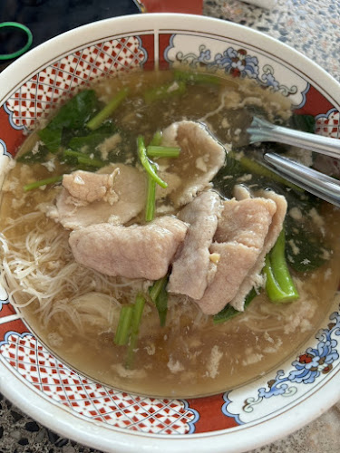 Opinii despre ร้านราดหน้ายอดผักสายไหมคลอง2ธัญบุรี în อำเภอคลองหลวง - การบริการอาหารและที่พัก