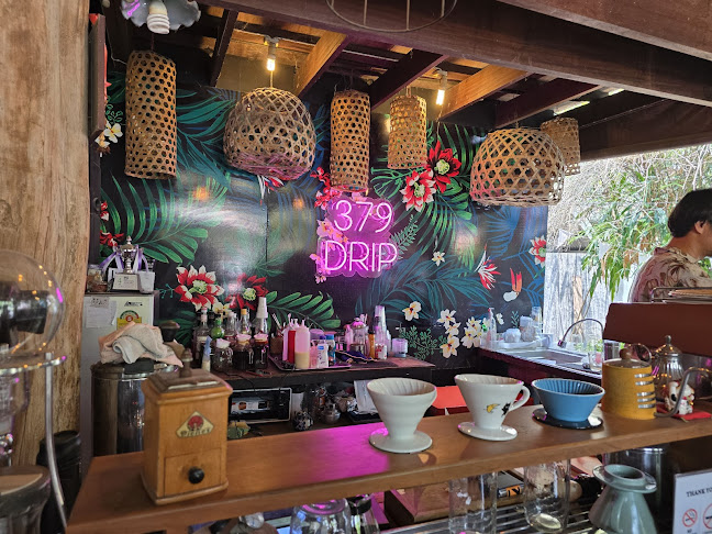 379 Drip กาแฟเรียบง่ายใต้ถุนบ้านเลขที่ 379 - การบริการอาหารและที่พัก