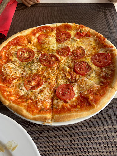 Mamma Mia Grill & Restaurant Bangtao - การบริการอาหารและที่พัก