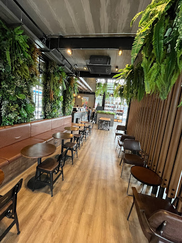 Café Amazon สาขา ปตท.ชุมชนสำโรงจันทร์ - การบริการอาหารและที่พัก