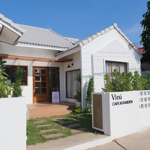 Vini cafe&garden ไวน์นิ คาเฟ่ แอนด์ การ์เด้น - การบริการอาหารและที่พัก