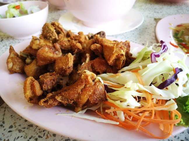 สวนอาหาร ระเบียงเคียงน้ำ สาขา 2 - การบริการอาหารและที่พัก